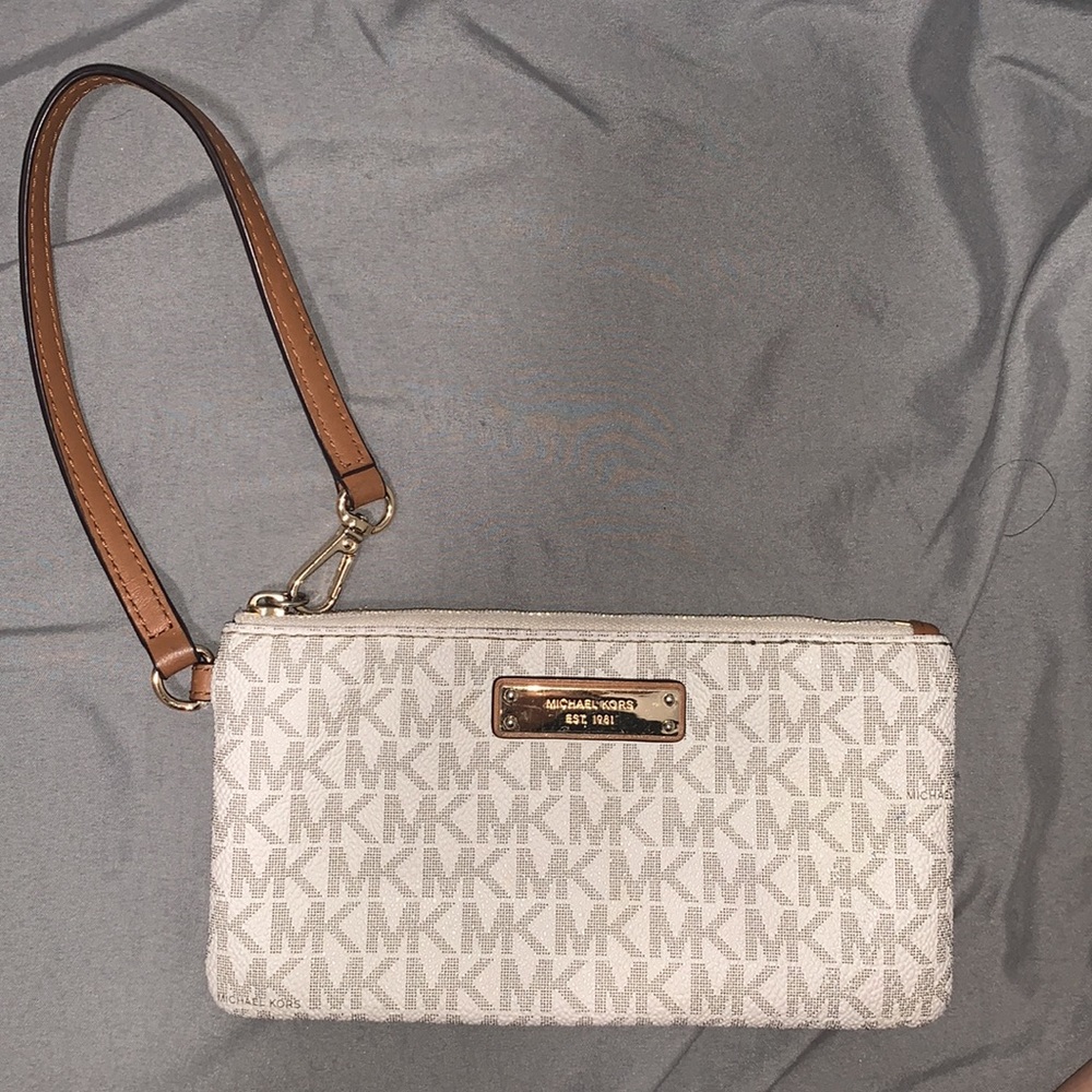 Micheal Kors wristlet
